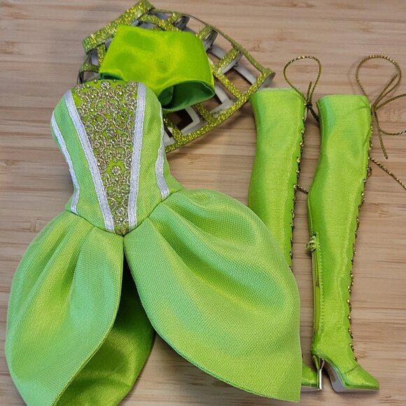 Integrity Toys Meteor Holding Court Amirah Outfit - Picture 1 of 4